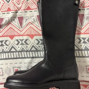 Roots Black Leather Women's Boots (New, Size 6)
